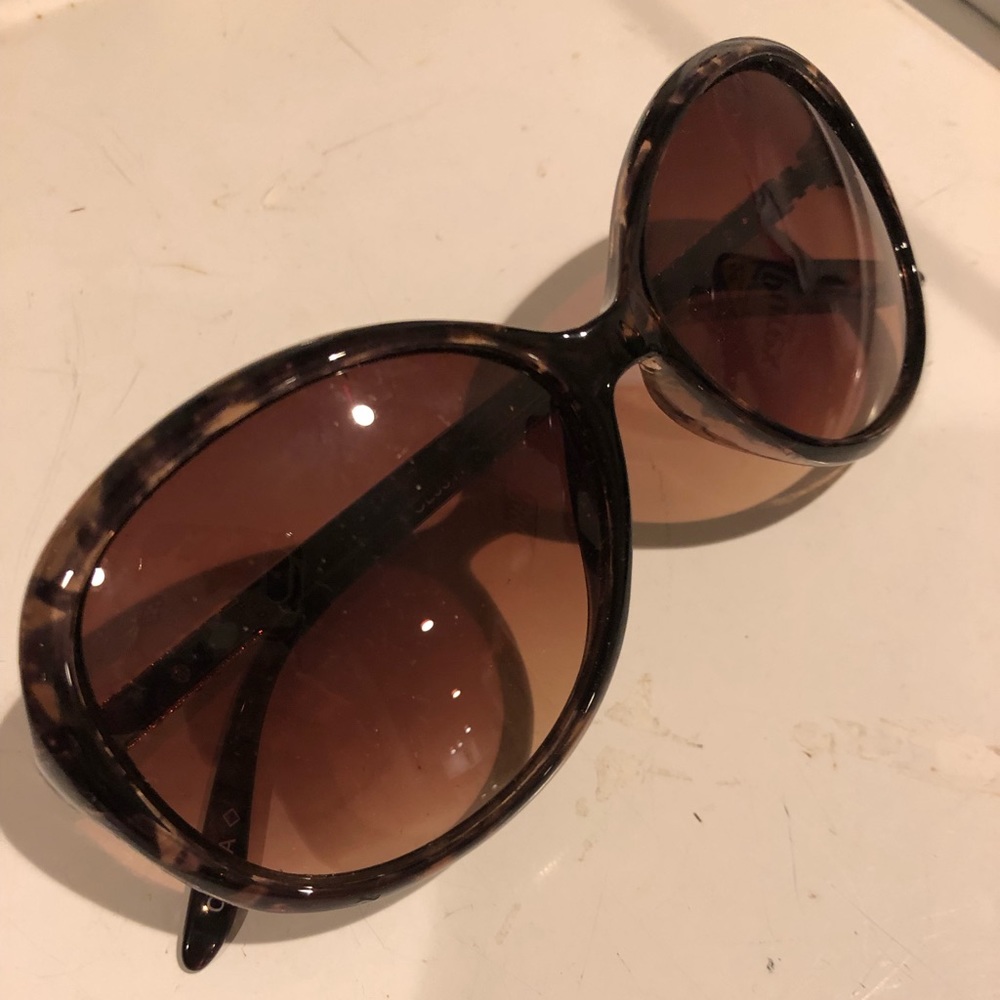 Sunglasses - Picture 3 of 4
